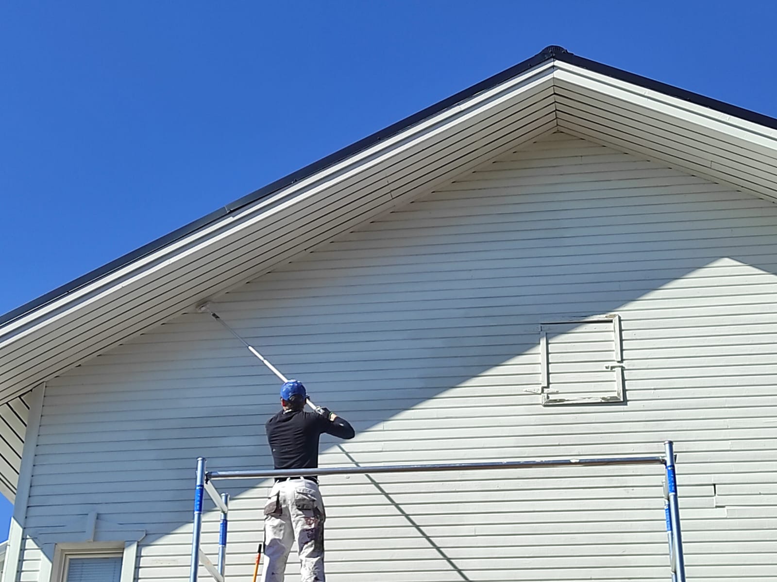 Ulkomaalaus telinetyöskentely - ammattimainen julkisivun maalaus - työturvallisuus ulkomaalauksessa Oulu - Ulkomaalarit ammattilaiset