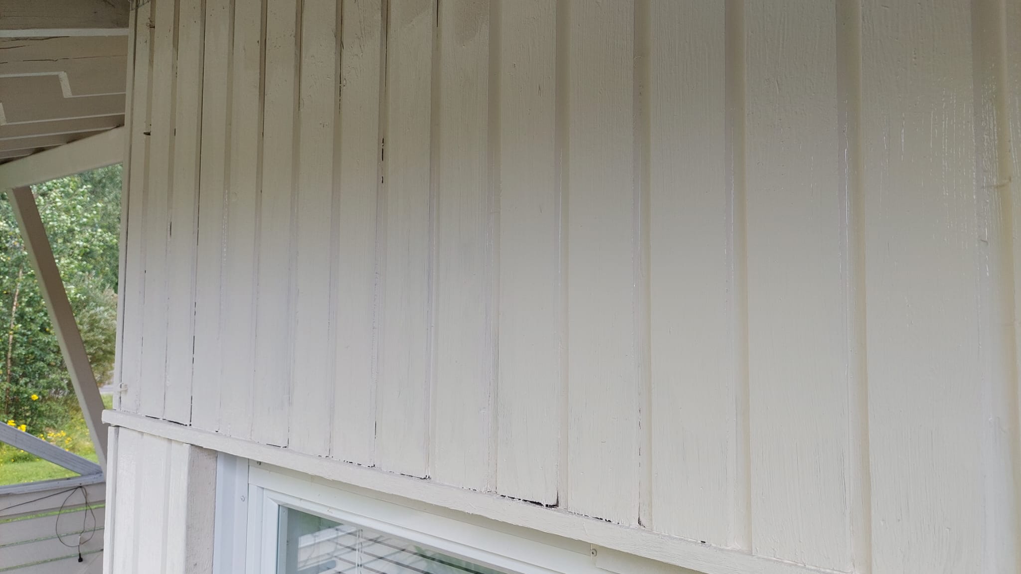 Pohjamaalaus ulkoseinälle - julkisivun pohjustus - ammattitaitoinen maalaustyö Oulu - kestävä pintasuojaus